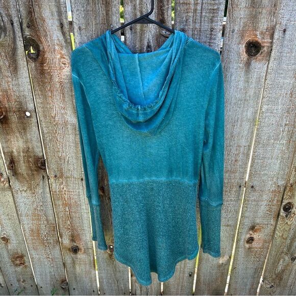 Others Follow long sleeve hooded thin sweater type high low bottom. Large. - Picture 6 of 11